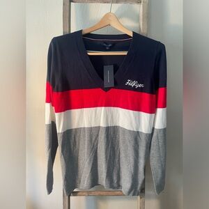 NWT Tommy Hilfiger Men’s V Neck LS lightweight Sweater
